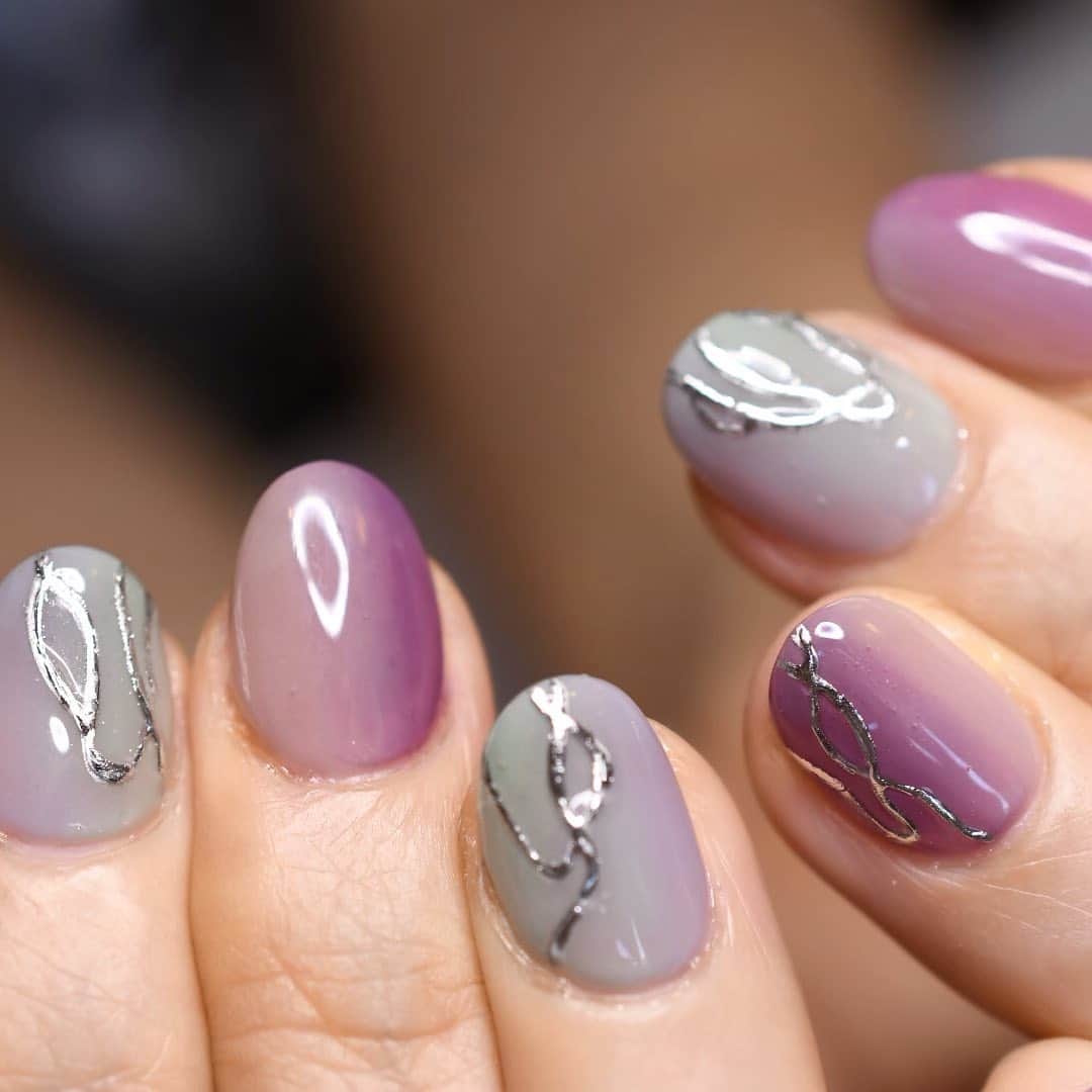 Yuka Maeda ::manicurelistのインスタグラム：「Salon data▼ ＝＝＝＝＝＝＝＝＝＝＝＝＝＝＝＝＝＝＝＝ . CADENAS -nail eyelash salon- ●Nail artist  @yuka.maeda  @yuki_cadenas ●eyelash　@cadenaseyelash  ゲストに愛と感動を…♡ . 【 LINE ＠cadenas 】 ご予約/お問い合わせはLINEよりお気軽に🤲 ▶︎▶︎#cadenasnail デザインアップしてます♡  price…★⭐︎Instagram特別キャンペーン中⭐︎★ . 「インスタ見たよ👀」と LINEからご予約で特別プライス7500円！！ . ※ご新規様限定 ※キャラクターや特殊なエレメント等のみ 別途料金いただく場合ございます🙇🏻‍♀️ . . price…初回8000円（オフ込み） access…大阪市北区堂山町16-1  中崎町駅  徒歩2分/梅田駅  徒歩6分 . tel… 06-4792-8617 ＝＝＝＝＝＝＝＝＝＝＝＝＝＝＝＝＝＝＝＝ . . . .  #中崎町ネイルサロン #梅田ネイルサロン #大阪ネイルサロン #関西ネイルサロン #インスタネイル #instanails #instanail #トレンドネイル #ネイルサンプル #クリアネイルデザイン  #ネイルブック #ブルーネイル #ネイルチェンジ #今月のネイル #にゅーねいる #夏ネイル #ミラーネイル  #ネイル大好き #カジュアルネイル #ネイル部 #女子力向上委員会 #女子力 #女子力ネイル #アートネイル #チェーンネイル #オレンジネイル #ナノソル #ナノソルcc  #ナノソル販売してます」