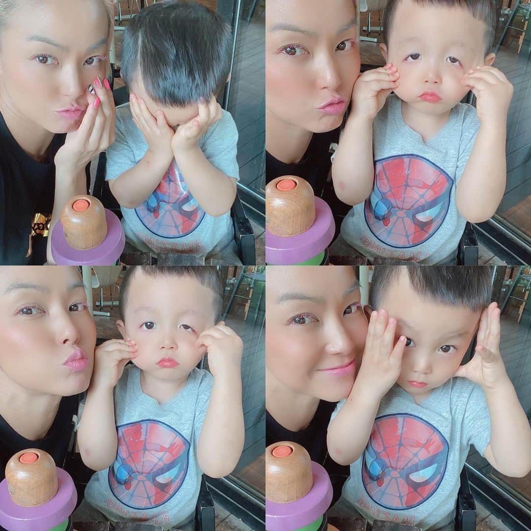 Nazukiのインスタグラム：「💜 𝓜𝔂 𝓼𝓸𝓷 💜﻿ ﻿ 6月からプリスクールを週1で行くようになり、朝からからお弁当作りに学校まで送って、お昼過ぎにはお迎えで、ママはお忙しだけど、レンの成長が見れて、行かせてよかったな〜って思う✨✨✨　﻿ ABCの学校ってわかってるし👏🏻﻿ 最初は慣れないから少し泣いていたみたいだけど、ママはお迎えくるから泣かないよーって😭﻿ 言うし😭﻿ 最初全く歌えなかった歌も﻿ sanday monday tuesday wednesday﻿ って歌えるようになり👏🏻👏🏻﻿ 子供の成長は早いな〜とつくづく思いました☝🏻﻿ ﻿ お迎えに行ってからの午後の一緒にいる時間も楽しみだし💕﻿ ﻿ 子供といられる時間を大切に仕事の取り組みも考えていこうと考えるようになったし、子供がいてこのコロナの状況の世の中だとほんとに色々考え方が変わる✨✨✨﻿ ﻿ #mylife #lifeplan #myson﻿ #kids #2yearsold﻿ #babyboy #2歳男の子 #シンママ﻿ #シングルマザー　#男の子ママ﻿ #プリスクール #englishschool ﻿ #preschool﻿ ﻿」