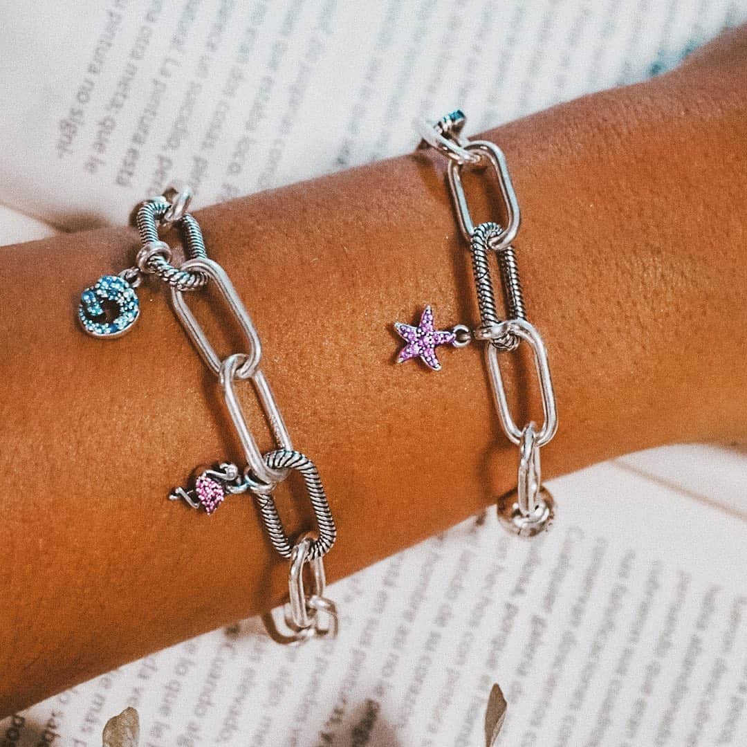 PANDORAさんのインスタグラム写真 - (PANDORAInstagram)「Play with proportions by styling statement Pandora Me link chain bracelets with little reminders of what you love.☀️ #PandoraMe #PandoraBracelet #SomethingAboutYou」7月15日 21時48分 - theofficialpandora