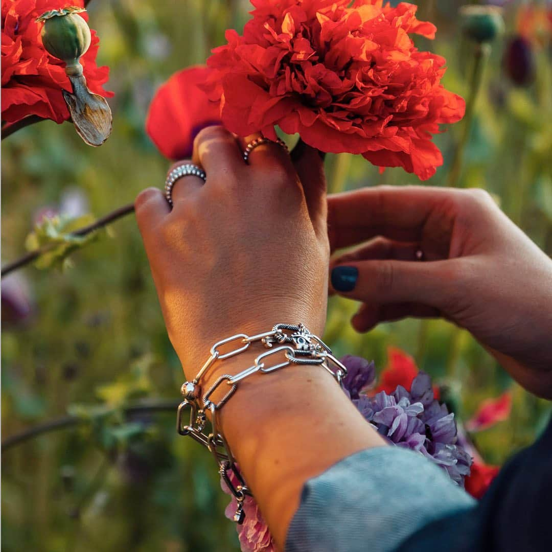 PANDORAさんのインスタグラム写真 - (PANDORAInstagram)「Play with proportions by styling statement Pandora Me link chain bracelets with little reminders of what you love.☀️ #PandoraMe #PandoraBracelet #SomethingAboutYou」7月15日 21時48分 - theofficialpandora