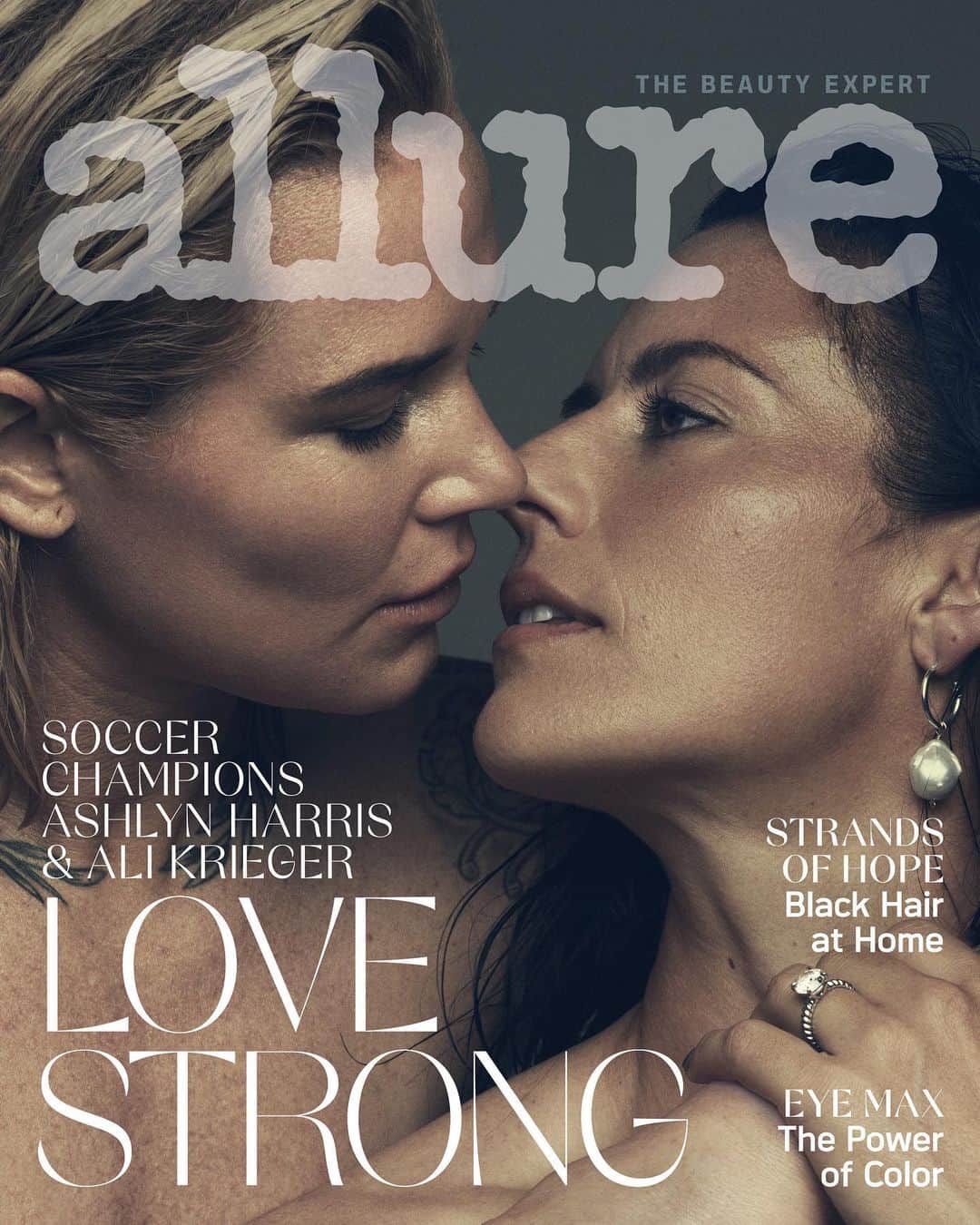 E! Onlineさんのインスタグラム写真 - (E! OnlineInstagram)「"We're saving people's lives [with our visibility], and that's what matters most." #USWNT's Ali Krieger & Ashlyn Harris giving us couple goals on AND off the soccer field. (📷: Norman Jean Roy for Allure)」7月15日 21時51分 - enews