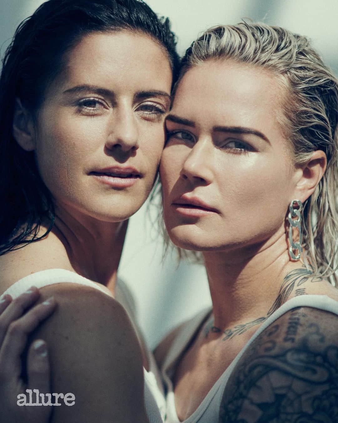 E! Onlineさんのインスタグラム写真 - (E! OnlineInstagram)「"We're saving people's lives [with our visibility], and that's what matters most." #USWNT's Ali Krieger & Ashlyn Harris giving us couple goals on AND off the soccer field. (📷: Norman Jean Roy for Allure)」7月15日 21時51分 - enews