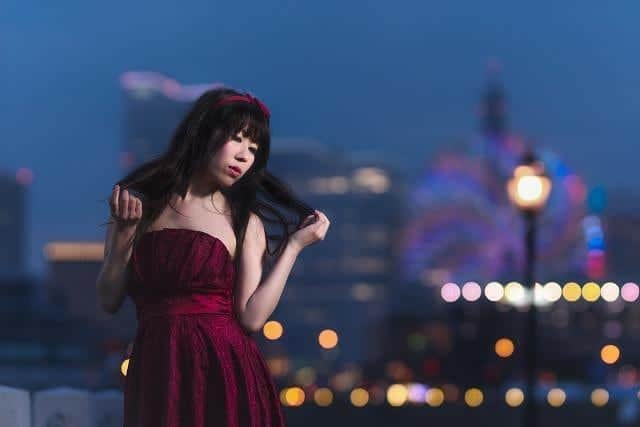 のインスタグラム：「* * おめかしするから。 迎えに来てね  白馬じゃないと乗らないんだからね  * * ↑要するに何が言いたいかって 王子様に迎えに来てほしいんですということが伝えたかった  あずさん再度出会えて、ふはー撮ってもらえたー♥な作品！  ぜーんぶ借りました←  #ストロビスト #夜景 #赤 #姫 #横浜 #splus_cameraclub  #かずさん写真部  #ポートレート #撮影 #モデル #カメラマン #夜 #ドレス #かわいい  #りぼん」