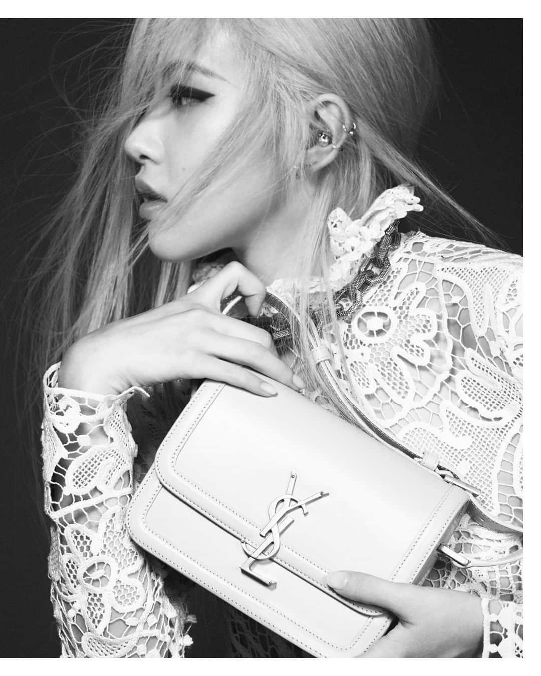 サンローランさんのインスタグラム写真 - (サンローランInstagram)「ROSÉ - THE SOLFERINO #YSL32 by ANTHONY VACCARELLO PHOTOGRAPHED by @davidsimsofficial  #YSL #SaintLaurent #YvesSaintLaurent @anthonyvaccarello」7月15日 22時00分 - ysl