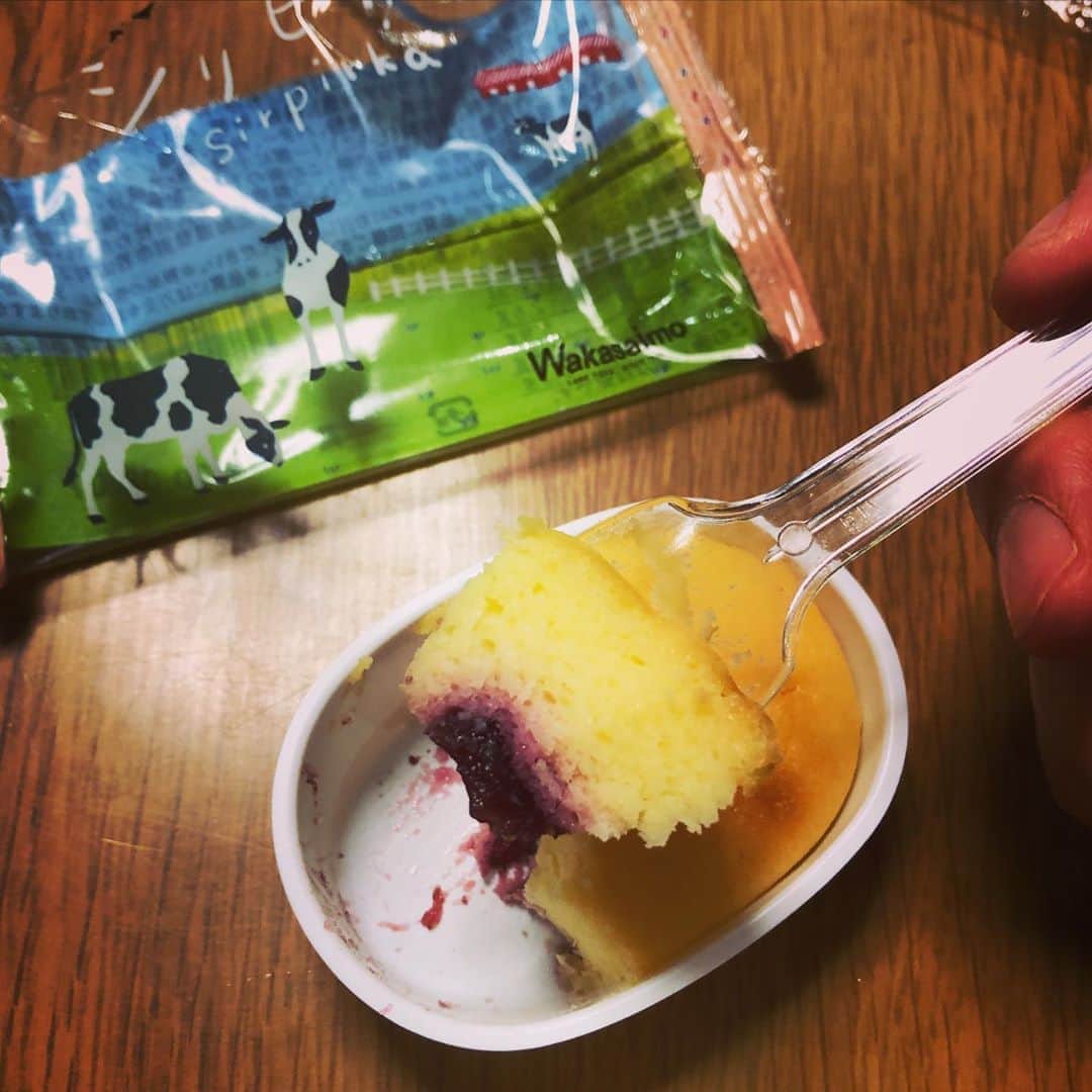 津久井智子さんのインスタグラム写真 - (津久井智子Instagram)「#わかさいも本舗  #シリピリカ  食べてみた！ ジャムが甘酸っぱくて、 スフレがしっとり😊 冷やすのがオススメかも◎」7月15日 22時03分 - tomokotsukui