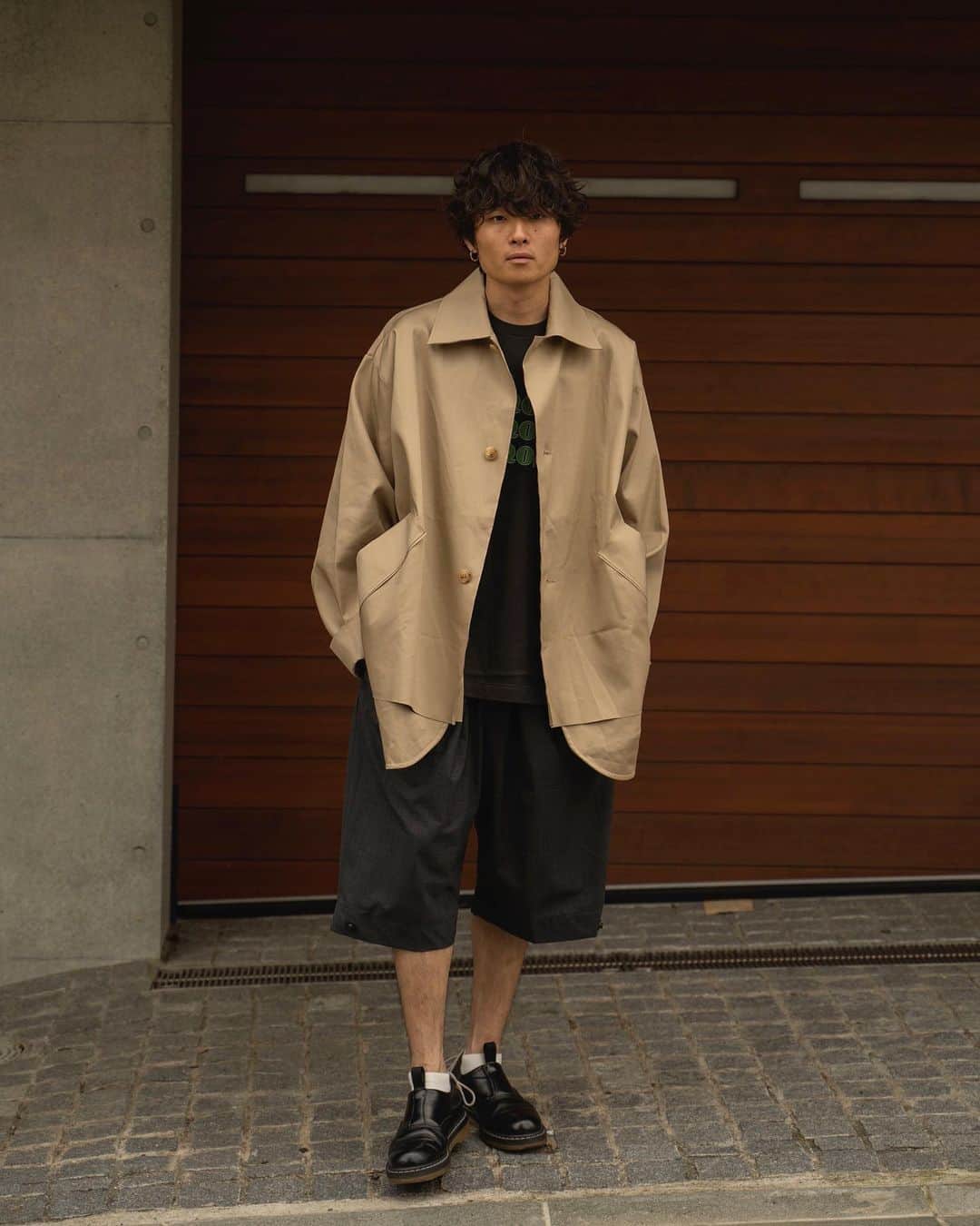 Ryoさんのインスタグラム写真 - (RyoInstagram)「ㅤㅤㅤㅤㅤㅤㅤㅤㅤㅤㅤㅤㅤ  ボリュームアウターにショーツのバランスが好みです☺️ @rams___official のショーツが本日から販売開始です！是非気になった方はご検討ください☺️ ㅤㅤㅤㅤㅤㅤㅤㅤㅤㅤㅤㅤㅤ jacket:#camielfortgens  tee:#blurhms pants:#rams shoes:#sacai × #henderscheme」7月15日 22時10分 - ryo__takashima