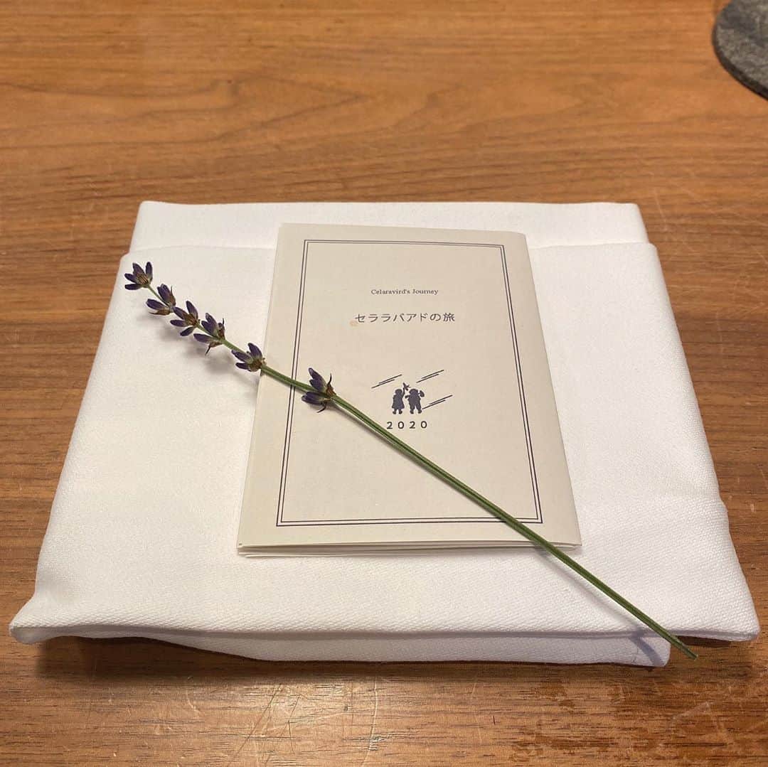 のインスタグラム：「普段はインスタに食べた物は載せないんだけど今夜は珍しく可士和くんと2人でディナーに超予約困難店にお招きしてもらってご馳走になりました😊  味だけじゃなく音、香り、五感の全てで愉しめるお店でした✨  #佐藤可士和」