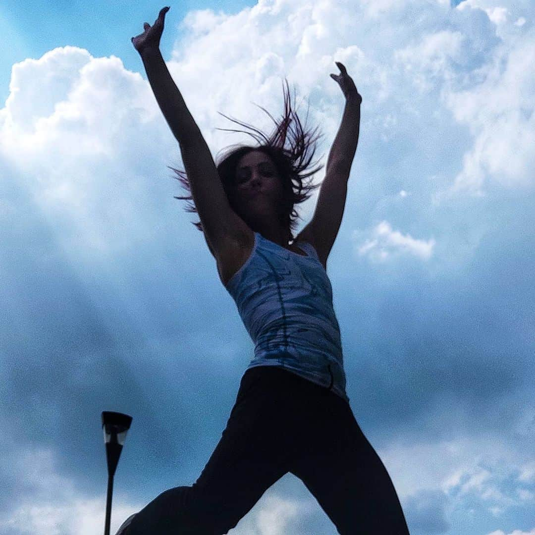 ニコーレ・デラ・モニカさんのインスタグラム写真 - (ニコーレ・デラ・モニカInstagram)「The colors of the sky and this feeling of freedom thank to @chiquesport , @360edgeuk and their unique products that makes us feel original and elegant every time 💙    #chiquesport  #traininginstyle #sportswear #figureskating #freedom #love #limitededition #skyisthelimit  #supplied」7月15日 22時29分 - nik_dellamonica