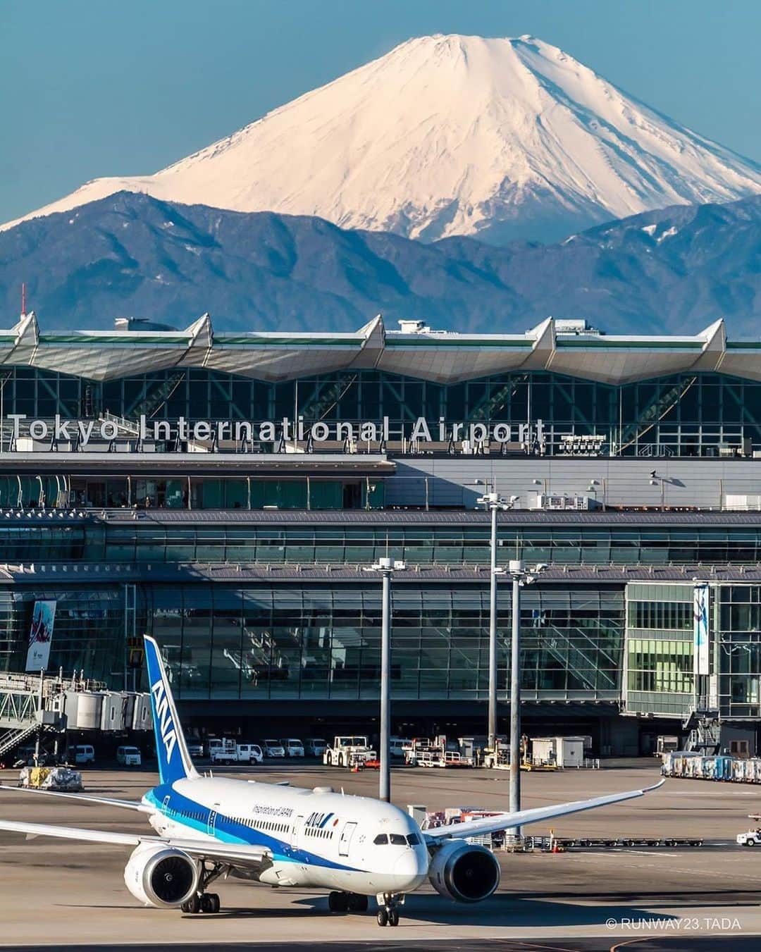 All Nippon Airwaysさんのインスタグラム写真 - (All Nippon AirwaysInstagram)「As we reopen routes, we’re proceeding with the utmost caution and care for the health of our community. For more information, visit the link in our bio. 📷: @runway23.tada #Regram #FlyANA」7月15日 22時38分 - allnipponairways