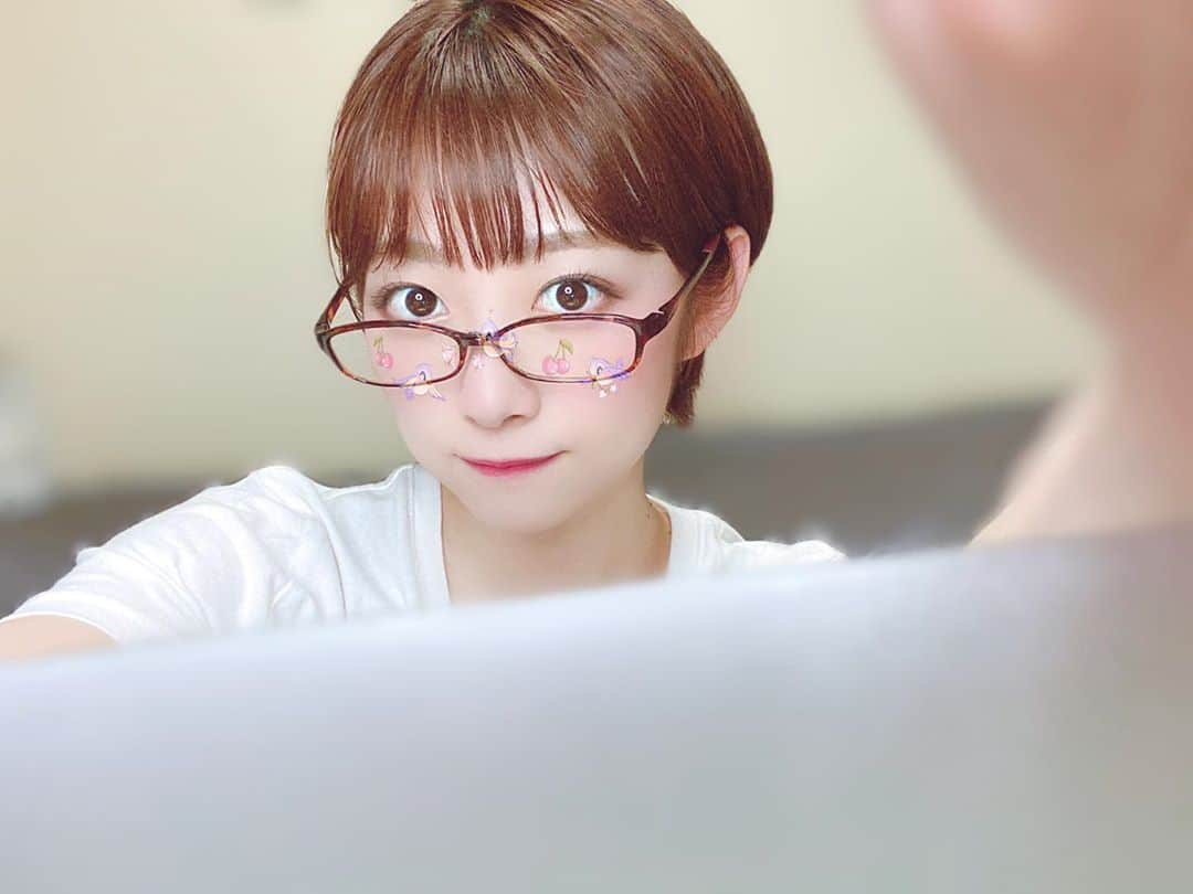 河内美里のインスタグラム：「∗*ﾟ ブルーライトカット👓 . . . #劇団ノーミーツ #むこうのくに #日々稽古しております #お芝居に対して #作品に対して #真摯な方ばかりで素敵 #公式Instagram #タグ付けしておきますので #インタビュー動画やオフショット #詳細などと共に確認してみて下さい . . . .」