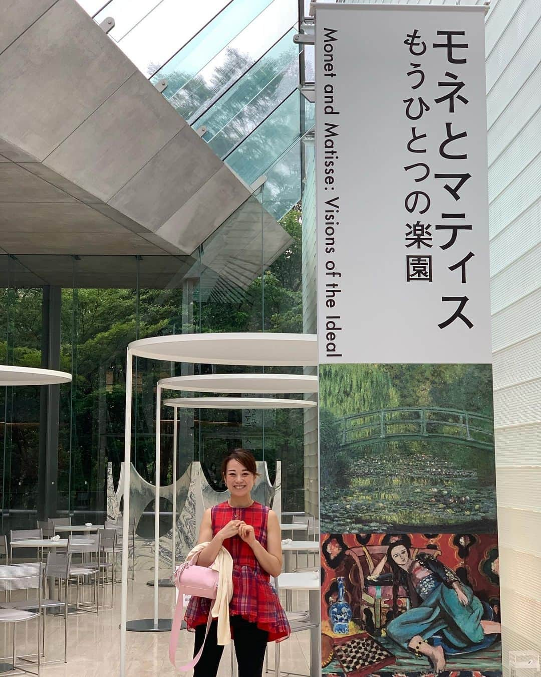 沢瀉美緒さんのインスタグラム写真 - (沢瀉美緒Instagram)「※ @polamuseumofart in Hakone 🍃 . I like Impressionist paintings such as those  by Claude Monet. . Here are the masterpieces of  Monet and Renoir that I love. . ポーラ美術館へ🍃 ここにはモネをはじめ印象派の絵画が 見られます。 . コロナの影響でマルモッタン美術館から この展示で見られる予定だったものが 一部見られなかったのが残念ですが 日本にしては珍しい白壁の空間で ゆっくり鑑賞できました✨ . . #claudemonet #monet #PierreAugusteRenoir #renoir #クロードモネ #モネ #ルノアール #ピエールオーギュストルノワール #polamuseum #ポーラ美術館 #hakone #箱根 #travelmio」7月15日 22時39分 - mio_omodaka