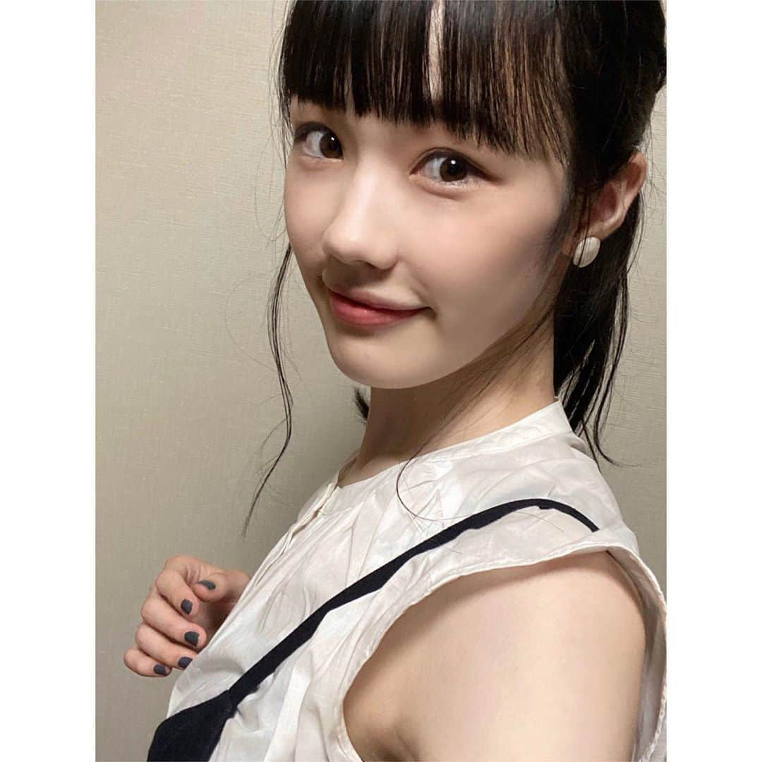 佐々木ありささんのインスタグラム写真 - (佐々木ありさInstagram)「・ 皆様いかがお過ごしですか？☺️  わたしは台本と向き合ってる日々です！  緊張は準備不足からくるものだと思ってるから、当日緊張しないようにせっせと準備中です。  とは言いつつも、ライブなので予想外のことが起きることもしばしばあって… そういう時の対応力はもう経験なのかな？ 柔軟性がある人になりたいな。  丁寧に、真っ直ぐ頑張るぞー！（＾ν＾） #佐々木ありさ」7月15日 22時50分 - ssk_arsa