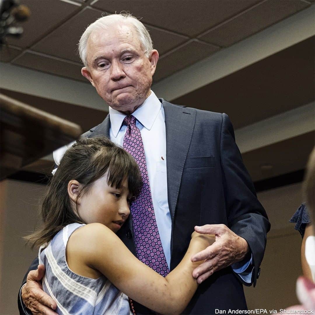 ABC Newsさんのインスタグラム写真 - (ABC NewsInstagram)「Jeff Sessions hugs his granddaughter after giving his concession speech from having lost the Alabama Senate Republican runoff to former Auburn head football coach, Tommy Tuberville, according to an Associated Press projection. #senate #runoff #alabama #sessions #tuberville」7月15日 22時59分 - abcnews
