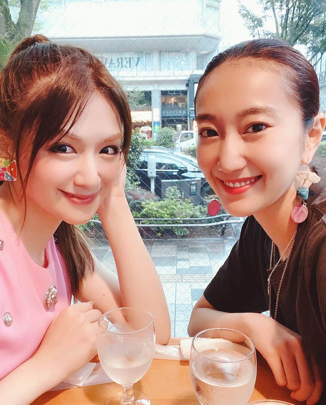花井瑠美のインスタグラム：「問題児と優等生みたいな わかりやすいけど どっちがどっちに見えるんだろね🙃  周り周ったら同じか🤣  いつも彼女かwwってくらい 可愛いのです💕  多佳恵さんのおかげだなぁ🕊  #myworld #onlyone #凸凹コンビ  #楽しみながら  #zentsweeties  #多佳恵children」