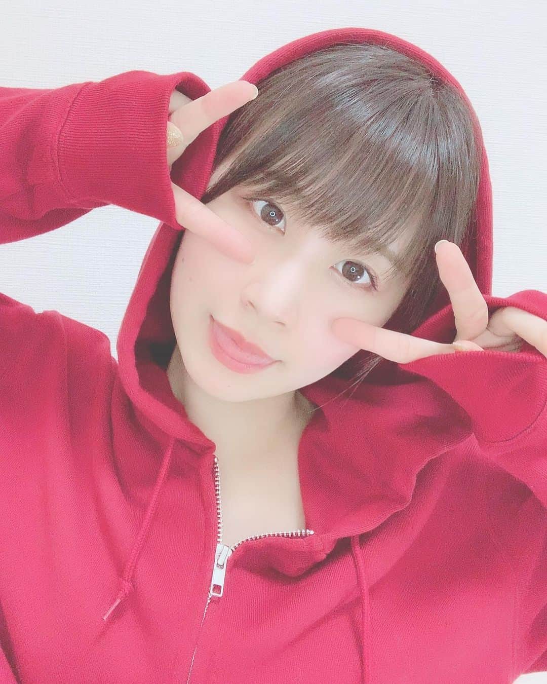 八木沙季のインスタグラム：「✌️✌️ . 髪の毛めっちゃショートに見える☺️ これくらい切ったらどーする？？ 切らないけど🙋🏻‍♀️笑 .」