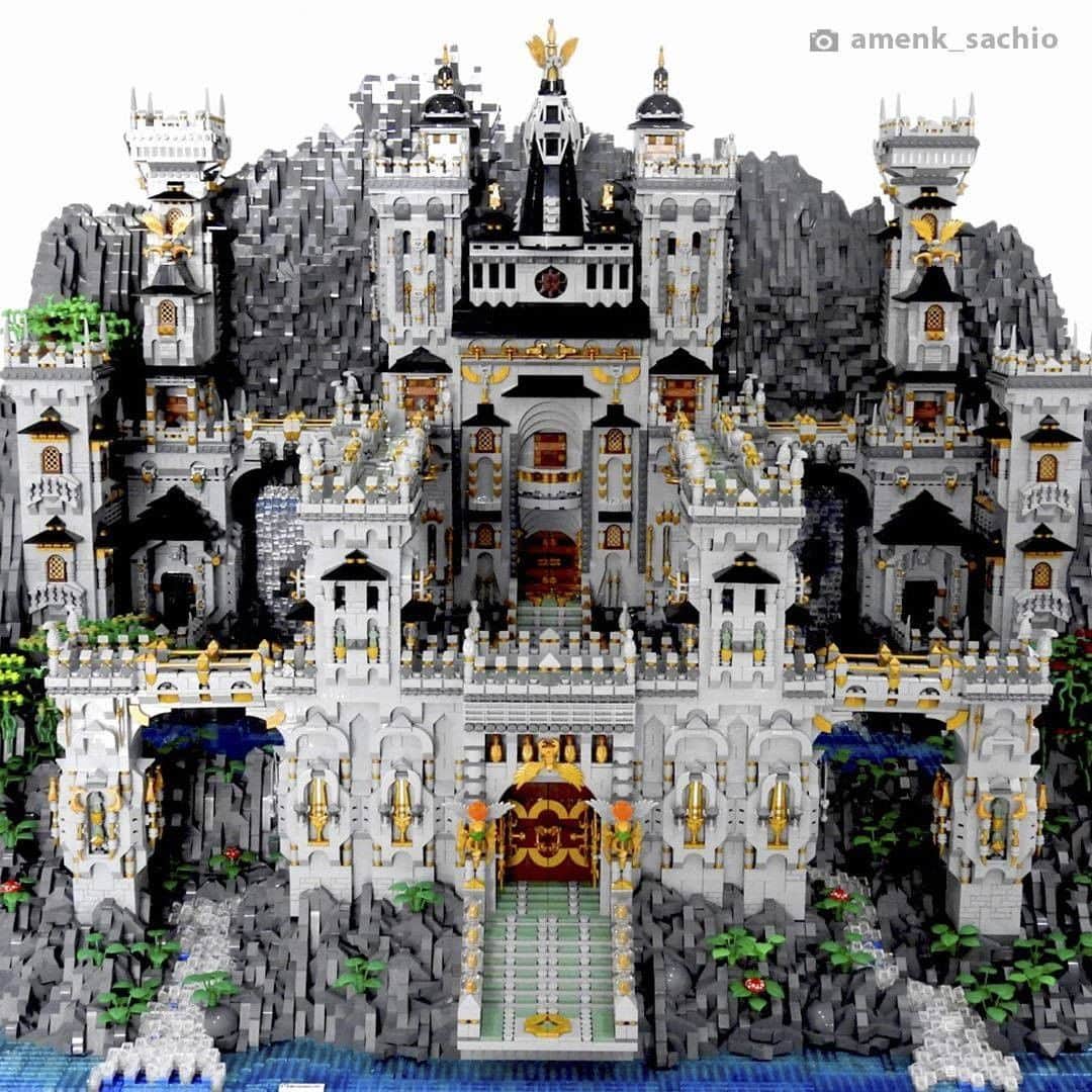 LEGOさんのインスタグラム写真 - (LEGOInstagram)「This castle build is truly breathtaking - Look at that brick waterfall!   📸 @amenk_sachio   #LEGO #LEGOCastle #LEGOPhotography #AFOL」7月15日 23時00分 - lego