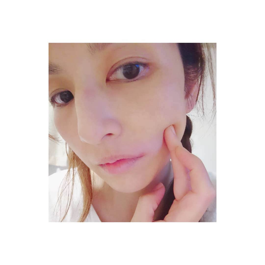 吉井怜さんのインスタグラム写真 - (吉井怜Instagram)「乾燥☆  唇が乾燥で荒れてたからか口角が切れた😭 唇はリップクリームにラップパックで良くなったけど 口角って気をつけていても ご飯食べるときや歯を磨く時に口を開くから 治りが遅い💦  皮膚科行くべきか？ はぁー早く治りますように🙏  #吉井怜 #amebablog #吉井怜オフィシャルブログ #aquamarine18 #シェア投稿」7月15日 23時00分 - rei_yoshii