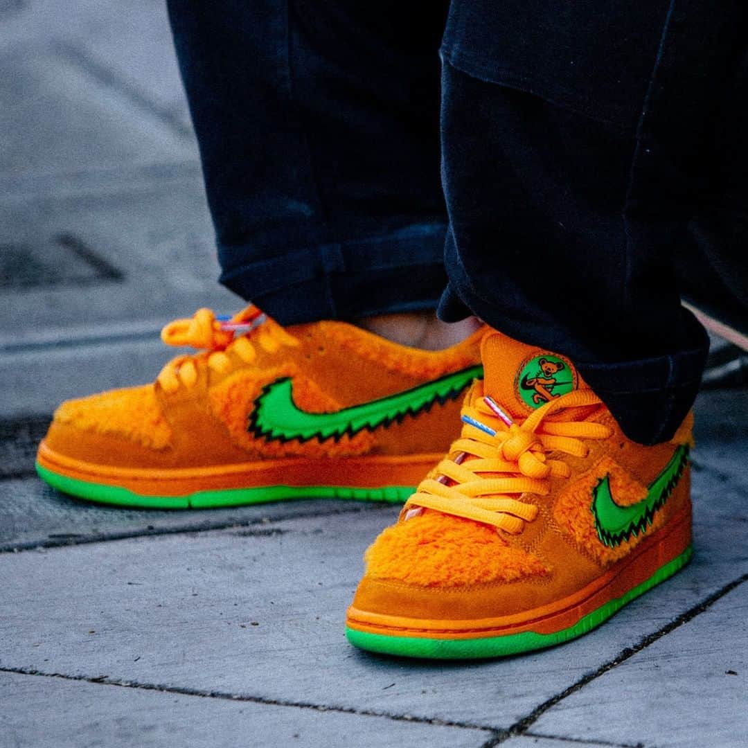 Sneaker Newsさんのインスタグラム写真 - (Sneaker NewsInstagram)「The orange Grateful Dead Dunks drop exclusively at @ftcsanfrancisco on July 18th. The shop will hold an e-mail raffle on July 15th beginning at 10am PT. Local pick-up ONLY. Link in bio for more details on how to obtain this elusive pair.」7月15日 23時05分 - sneakernews