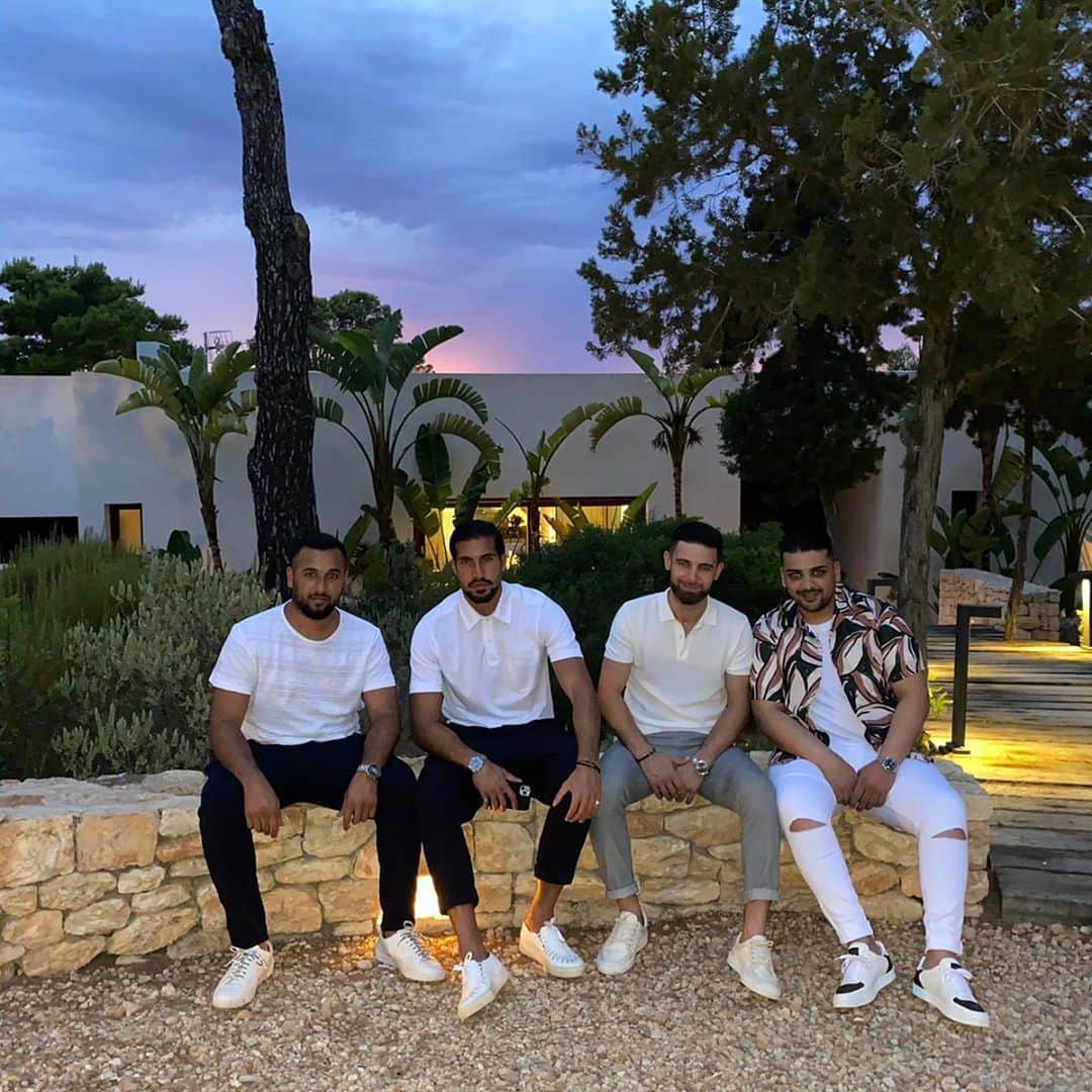 エムレ・カンのインスタグラム：「Good times with my brother’s ☀️🇪🇸 #weCan #EC23」