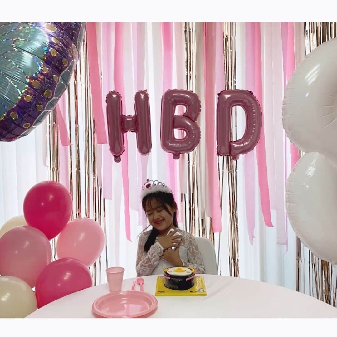 クォン・ユリさんのインスタグラム写真 - (クォン・ユリInstagram)「최고의 생일이었다는 유디*ଘ(੭*ˊᵕˋ)੭* ੈ✩‧₊˚💖 이래저래 기억에 참 많이 남을 8살 생일이었던 거 같아요 ! 축하해 주셔서 정말 감사드립니다 사랑해요 ! 💛💖💛💖 생일파티는 영상으로 남겼어요 곧 유튜브로 올게용—̳͟͞͞♥ #권율이」7月15日 23時26分 - 1004yul_i