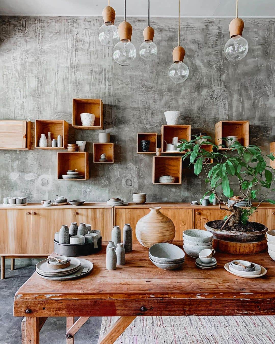 リリー＝ローズ・メロディのインスタグラム：「One of my fav ceramic boutique in Bali // Currently looking for a ceramic class around Canggu as this is something I’d looooove to learn 😱!」