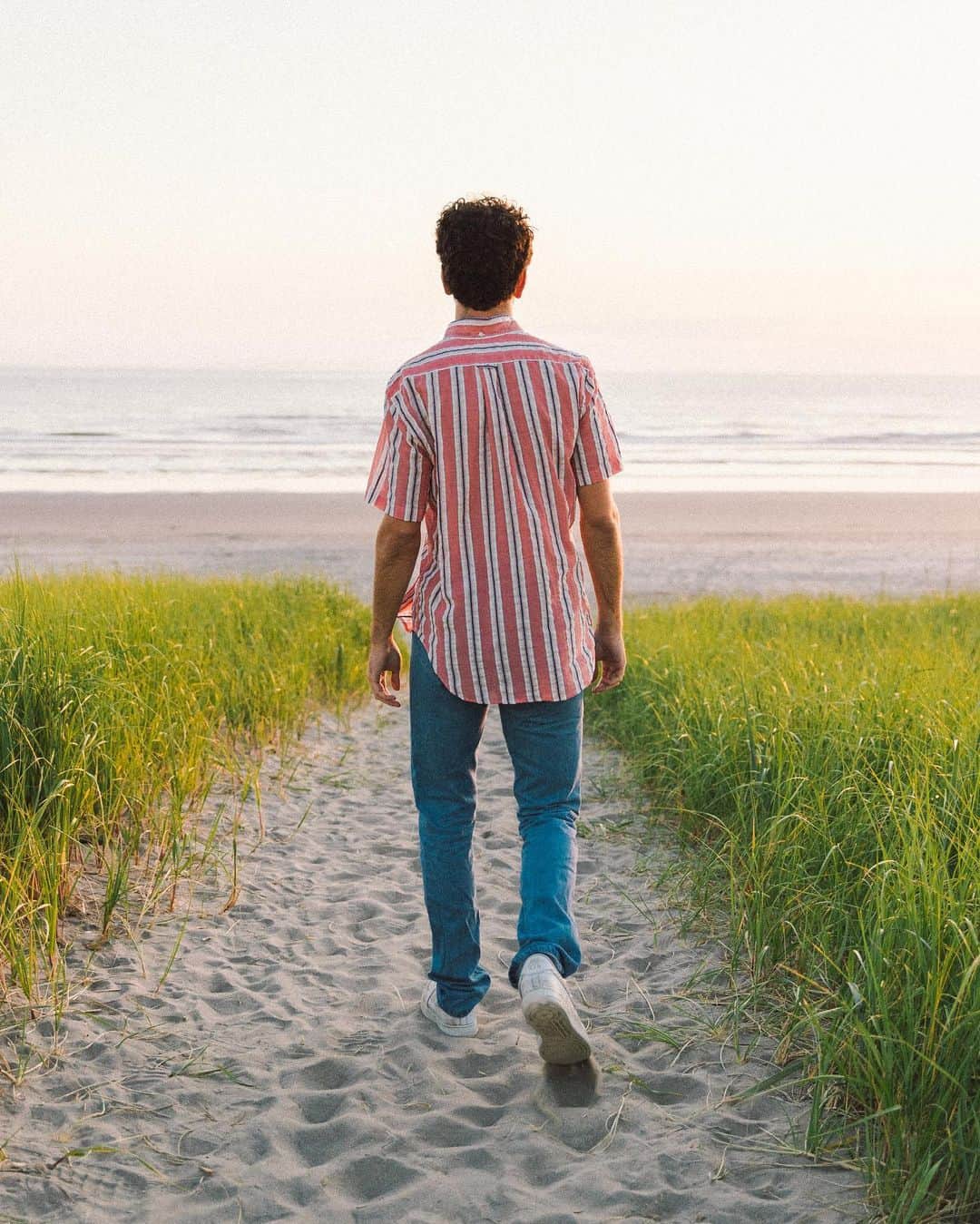 のインスタグラム：「Gitman went West last week and ended up on Oregon’s North Coast. We’ll be sharing images of the area and highlighting key warm weather shirting for our mid-summer editorial. Stay tuned for more」