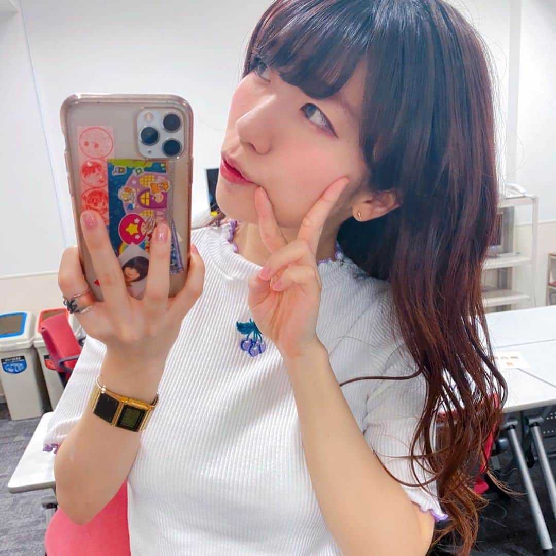 ぱいぱいでか美さんのインスタグラム写真 - (ぱいぱいでか美Instagram)「やることなくていろんなポーズで撮るワイです ꙳ #tops #candystripper  #pants #lastvirgin #sneaker #w❤️c  #俺はインスタグラマーになりてぇ ꙳ めちゃ着とるチェリーのトップス！ 最近エゴサしてたらCandyで別のものをお揃いで買ってくれた人がいて そのついでにトップス買ったら トップスもお揃いで嬉しかった〜て方がいた！ 趣味が合いすぎるやろ！笑 今Candy結構セールしてるのでおすすめです！ ただのファンなのに回し者のような投稿。 . 明日ってか日付超えて今日じゃい！ 月例のトークイベントあります〜！ 配信でも見れますので是非。アーカイブも2週間残ります。 ストーリーにリンク置いときますね！ あと！受注販売のチェキも第5弾始まりました〜☻ それもストーリー&ハイライトにリンク置いときますので！ 今回の衣装は水着ですウフフ。 今年は水着着る用事なさそうなのでその用事作りました。」7月16日 0時14分 - paipaidekami