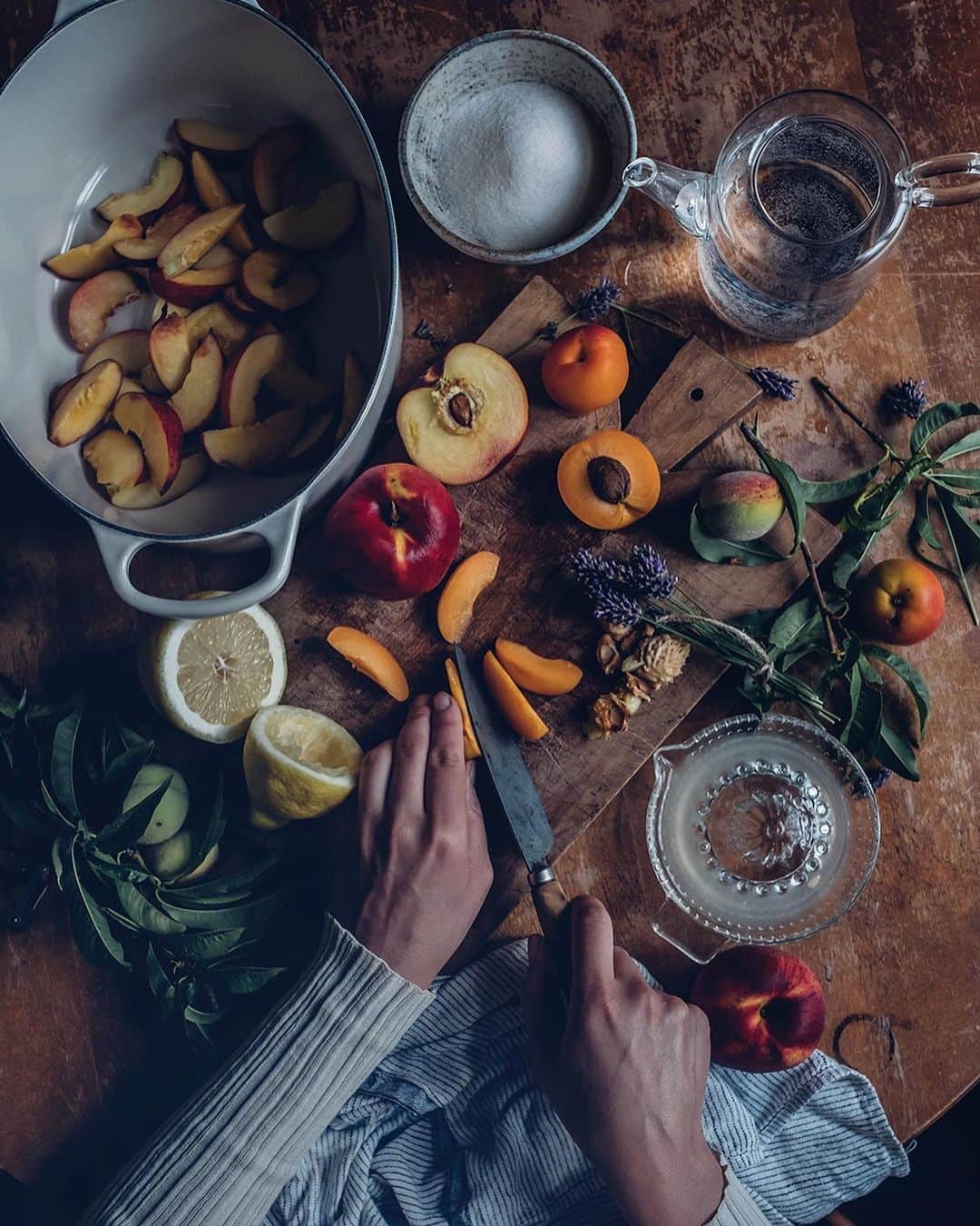 Our Food Storiesさんのインスタグラム写真 - (Our Food StoriesInstagram)「Get the recipe for our favorite peach compote on the blog, link is in profile 🍑🤗 #ourfoodstories ____ #peachrecipes #countrysidelife #countrysidehouse #momentslikethis #morningslikethese #verilymoment #fellowmag #foodstylist #foodphotography #foodphotographer #germanfoodstylist #windowsill #summerrecipes」7月16日 0時20分 - _foodstories_