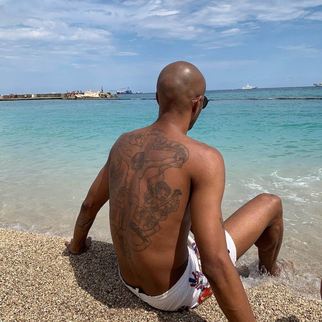 のインスタグラム：「A vida é bela, e mais bela ainda é a arte de viver ! #aproveitaravida #familia #sol #praia #sejagrato #sejafeliz」