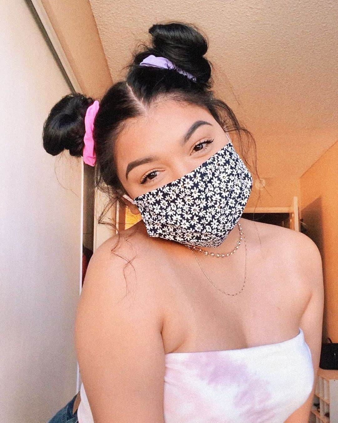 American Eagleさんのインスタグラム写真 - (American EagleInstagram)「Face masks have become a part of our new normal, and we see it as a new way to express yourself! Here's @nixxiiiaaa ✨ Tag us and share how you're styling yours with #AExME & @americaneagle #rg」7月16日 0時49分 - americaneagle