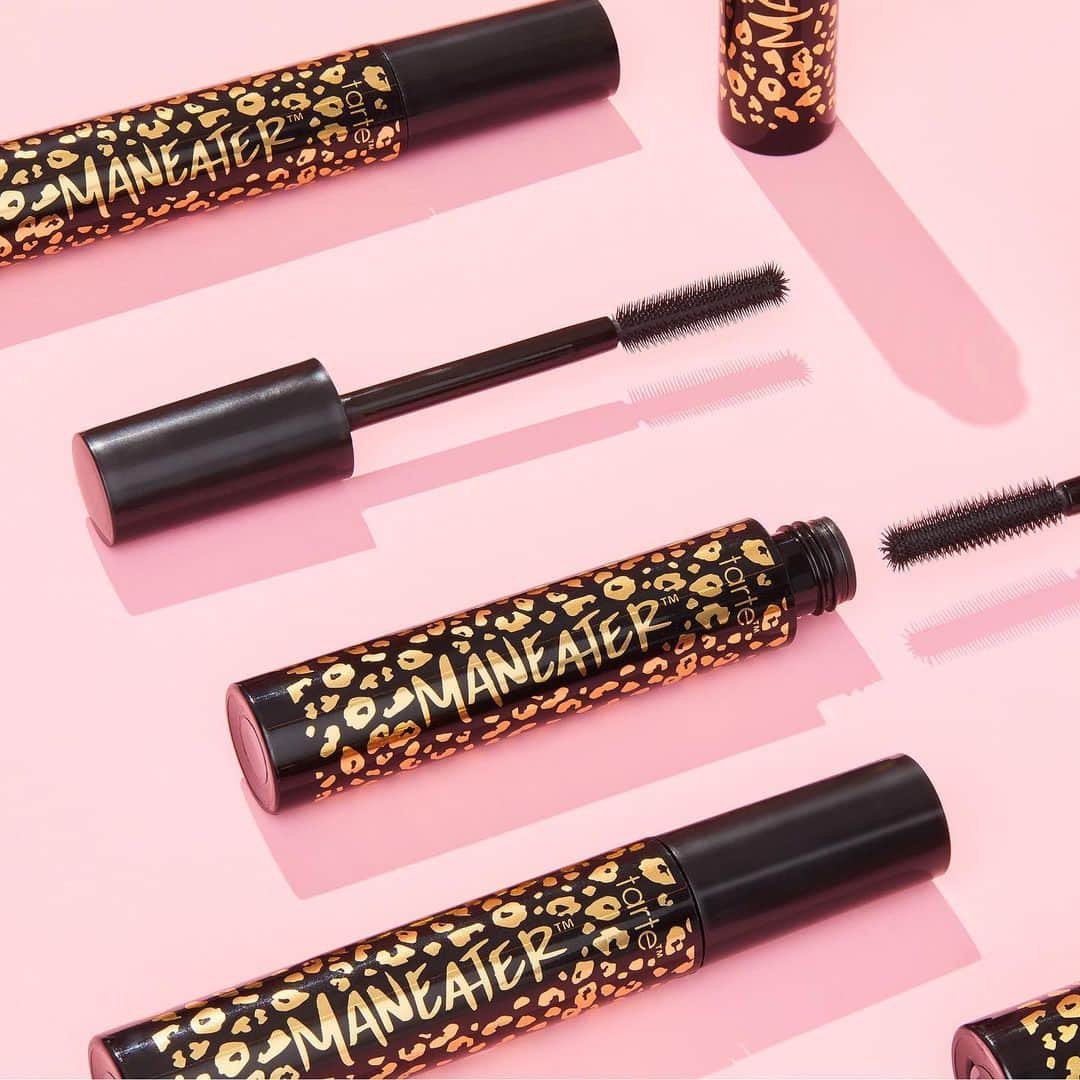 Tarte Cosmeticsさんのインスタグラム写真 - (Tarte CosmeticsInstagram)「Reasons to love our iconic maneater mascara? This instant eye lift in a tube has a patented conical brush with 500+ (!!!) super soft & flexible molded bristles for massive volume, instant length & extreme curl! 👏 It's also formulated with conditioning jojoba to help hydrate & protect your lashes. PLUS, the waterproof formula won't smudge in the summer & is easy to remove before bedtime! Shop now on tarte.com #crueltyfree #rethinknatural #maneater #doubledutybeauty」7月16日 1時01分 - tartecosmetics