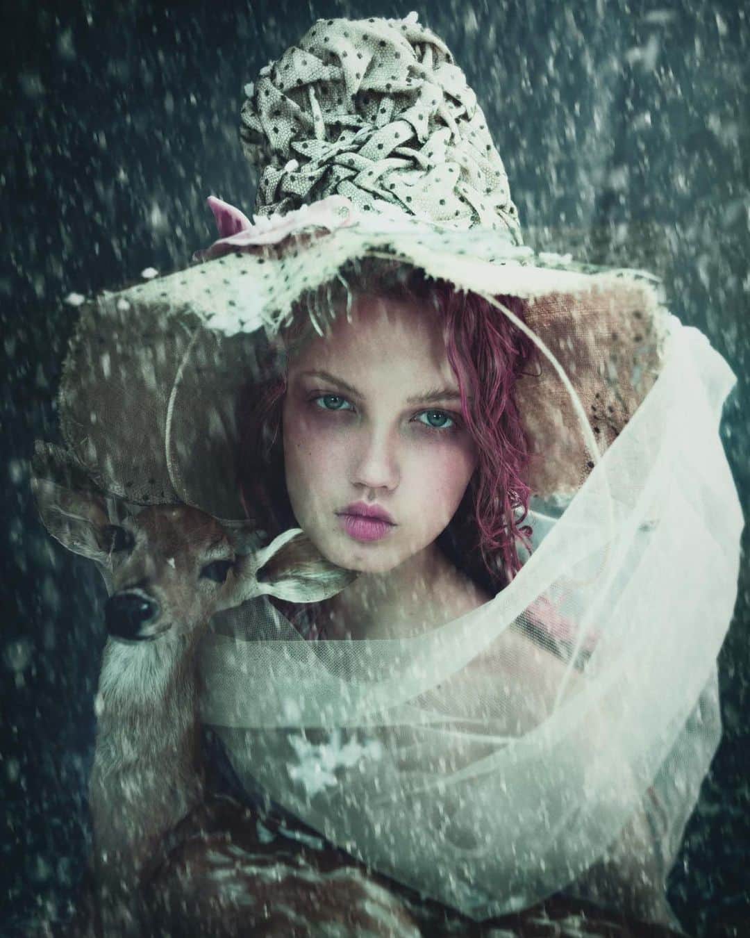 ジル・スチュアートのインスタグラム：「“To love at all  is to be vulnerable” -C.S. Lewis . Lindsey Wixson by Paolo Roversi for W Magazine, December 2010 . #cslewis #lindseywixson #paoloroversi #wmagazine #winter #deer #beauty #snow #allure #fashion #photography #inspiration」