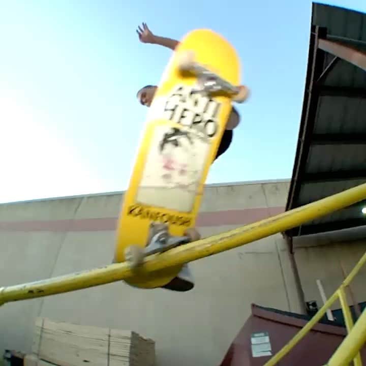 スラッシャーのインスタグラム：「🤯 @masonsilva x @nikesb  Link in profile ☑️」