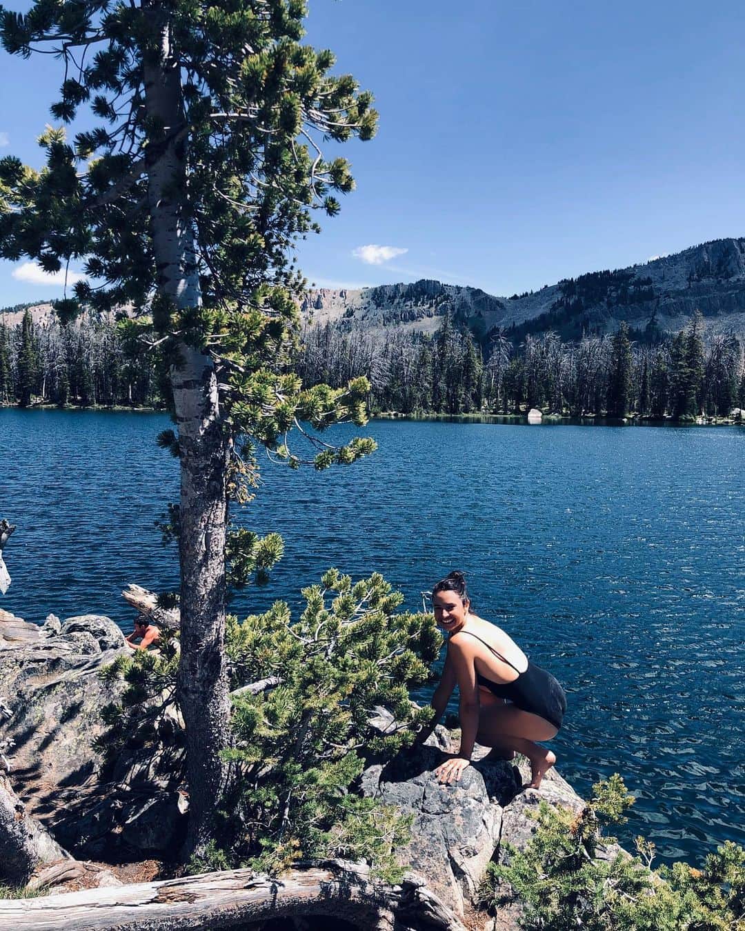 ミア・マエストロのインスタグラム：「My happy place. In Nature. Wild flowers exploding all around, a glaciar lake to dip in, a fire to rest my kettle on. Grateful to the ancestors of this land. Your stories are carved intact within these mountains. Hiked up in silence naming and saluting each one of you: The Arapaho, Arikara, Bannock, Blackfeet, Cheyenne, Crow, Gros Ventre, Kiowa, Nez Perce, Sheep Eater, Sioux, Shoshone and Ute tribes🙏🏼」