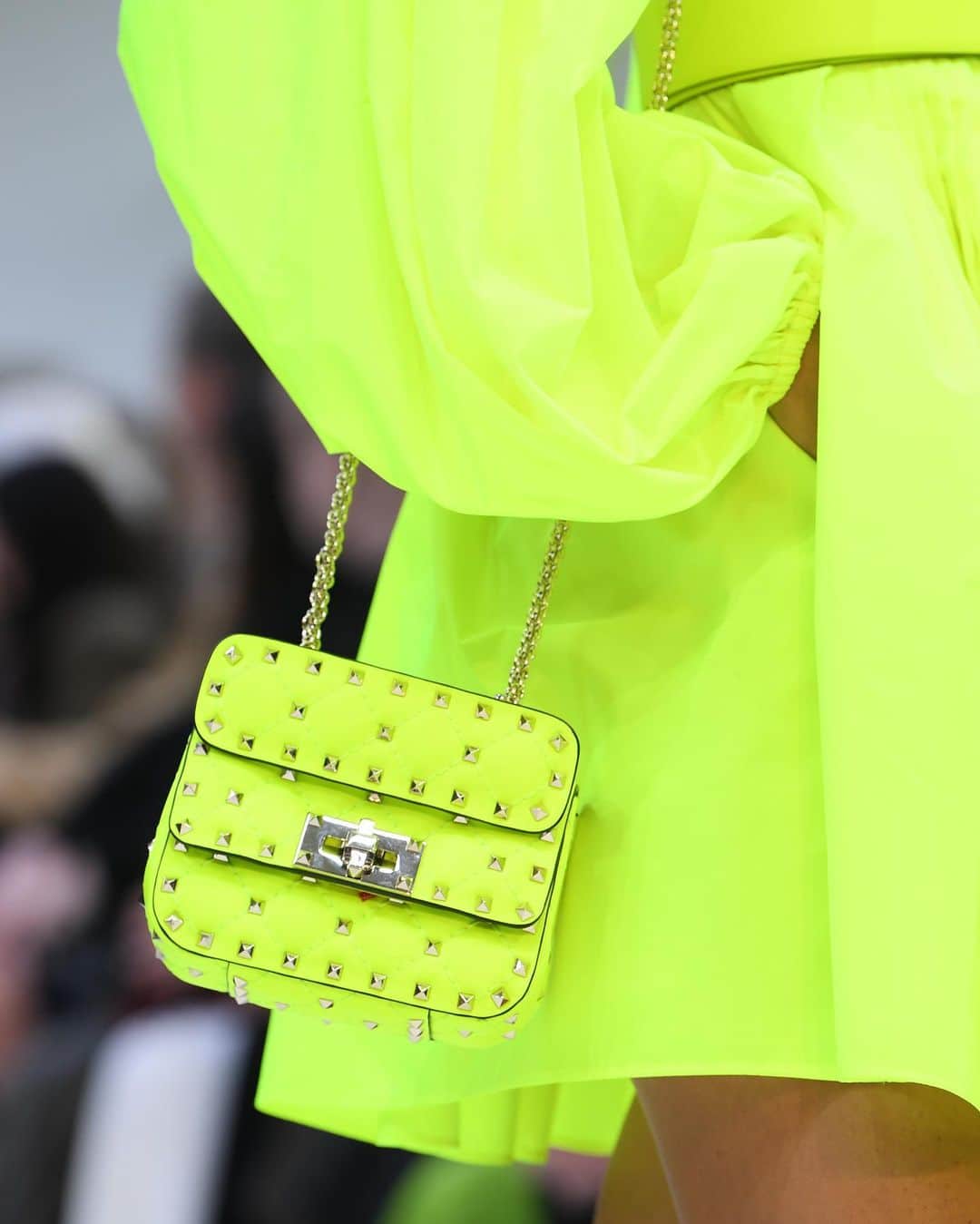 Fashion Weekのインスタグラム：「Tell me about it, studs. @maisonvalentino reminding us that accessories are 🔑 during their September 2019 #PFW show. Photo by @gettyimages」