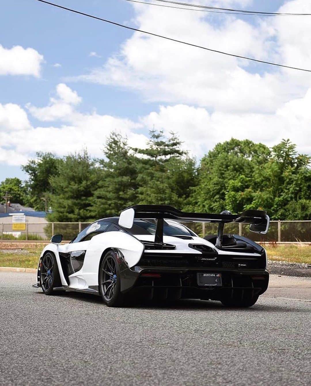 CarsWithoutLimitsさんのインスタグラム写真 - (CarsWithoutLimitsInstagram)「😍 McLaren #Senna Photos @bimmersam  #carswithoutlimits #mclaren」7月16日 1時07分 - carswithoutlimits