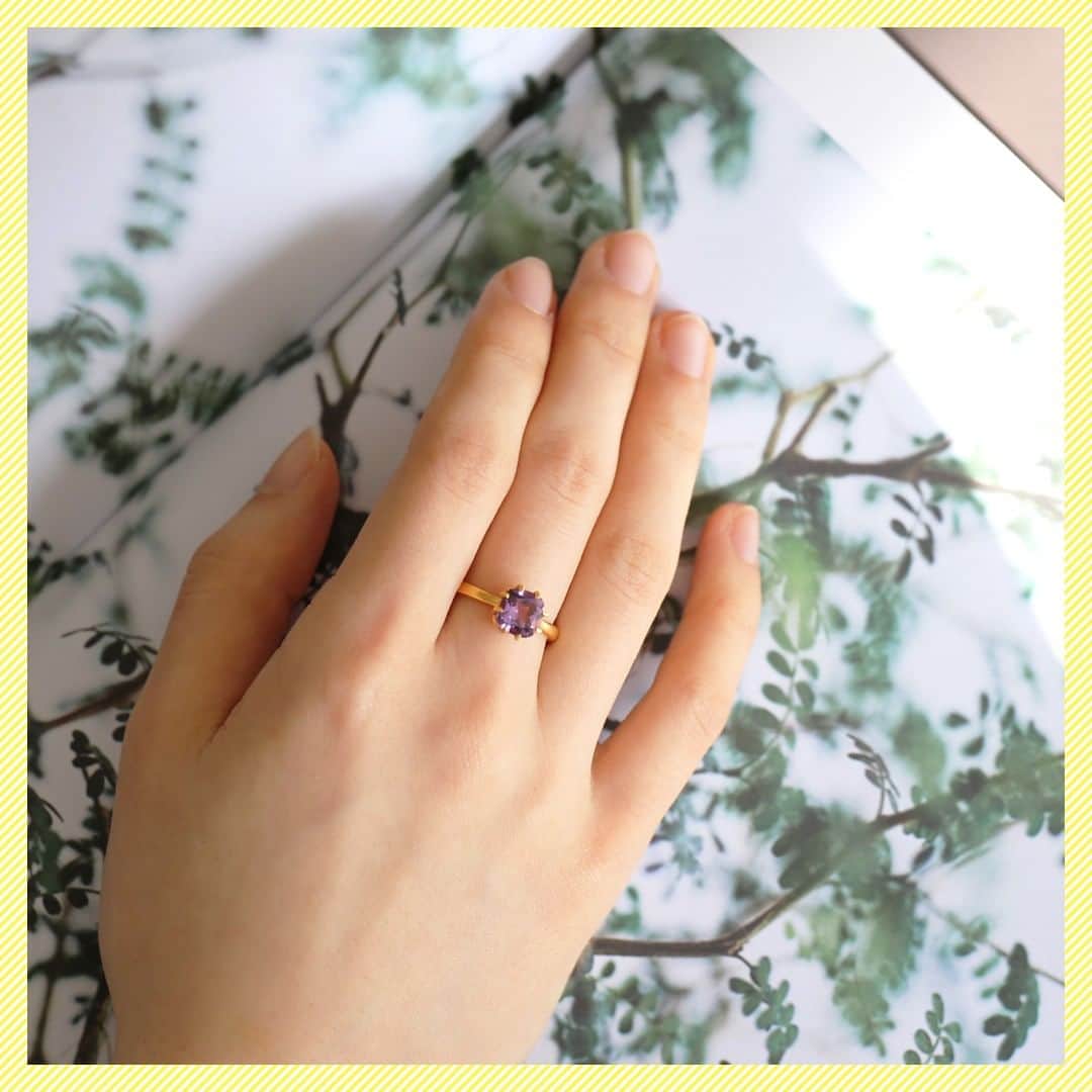 のインスタグラム：「＼＼Time Sale！！／／ 「 CARRÉ JEWELLERY 」 - Gem Candy Cushion リング - . 天然石の輝きをあなたに。。 光を浴びるたびに美しさが際立つリング。 オーラ漂うアメジストの輝きをどうぞ。 . ◎商品は当店トップページのバナーorプロフィールのURLからどうぞ。 . #KOZLIFE #japan #instajapan #outfit #fashion #instadaily #instagood #ootd #fashionaddict #instafashion #denmark #Jewelry #CARRÉ #CARRÉJewelry #CARREJewelry #earring #アクセサリー #暮らし #北欧 #北欧アクセサリー #今日のコーデ #ジュエリー #シンプル #ファッション #コーディネート #カレ #ピアス #天然石 #カレジュエリー #アメジスト」