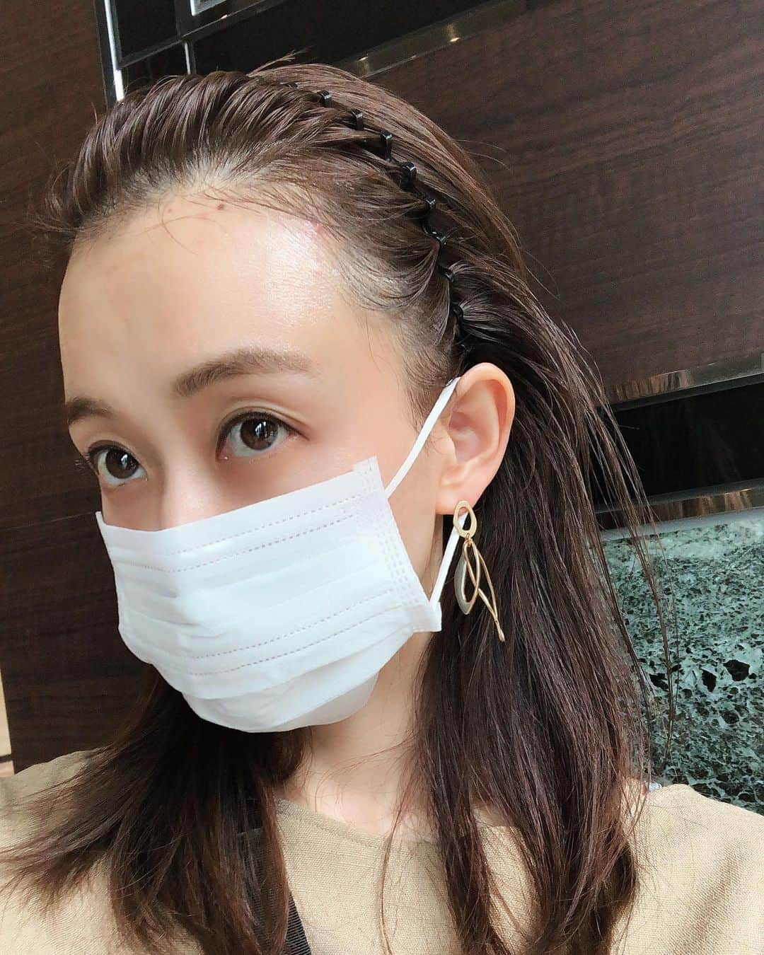 田中理恵さんのインスタグラム写真 - (田中理恵Instagram)「おはようございます！  久しぶりにおでこを出してみたよ‼︎ 改めて広いなぁ〜。 ポチっと吹き出物もできているじゃない❣️  そんな1日の始まりです。 さあ、お互い頑張りましょう😊」7月16日 10時30分 - riiiiiie611