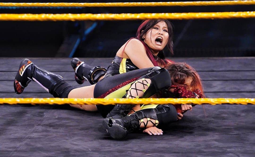 WWEさんのインスタグラム写真 - (WWEInstagram)「@shirai_io emerges victorious over @tegannoxwwe_ to retain her #NXTWomensTitle! #WWENXT」7月16日 11時07分 - wwe