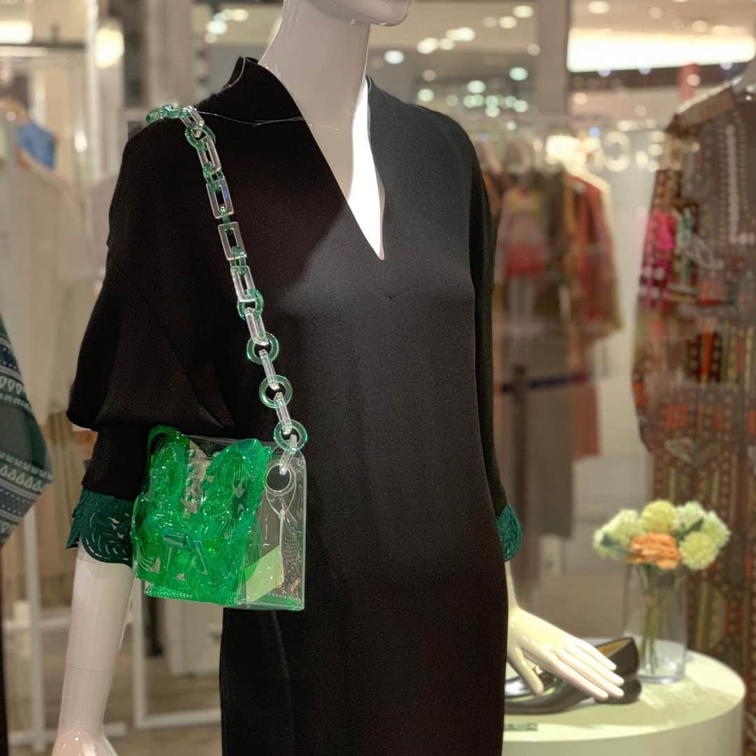 のインスタグラム：「Mame Kurogouchi AW 2020 PRE COLLECTION Until 7/21 At 3F『D.EDIT』Event Space #Hankyu #HANKYUMODE #umedahankyu #阪急うめだ本店 #うめだ阪急 #阪急百貨店 #osaka #umeda #mode #dedit #mamekurogouchi #マメ #秋冬プレコレクション #dress #ドレス #ワンピース #ニット #秋冬ファッション #新作」