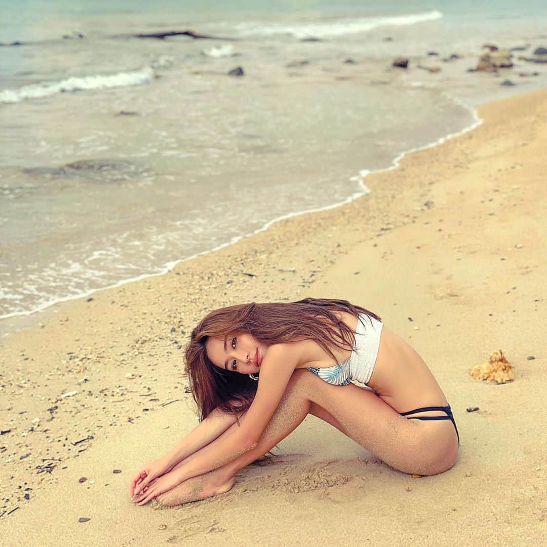 南美沙さんのインスタグラム写真 - (南美沙Instagram)「仕事好きなんだけど、毎日課題の連続でバタバタしちゃう。. 今まできっと非効率すぎたから、成長する時。。✨。。. . Relux Time欲しいなぁ〜💫🌴. . . #リラックス　#スタートアップ　#海行きたい　#砂浜で水着でゴロゴロしたい」7月16日 11時31分 - miee.misa
