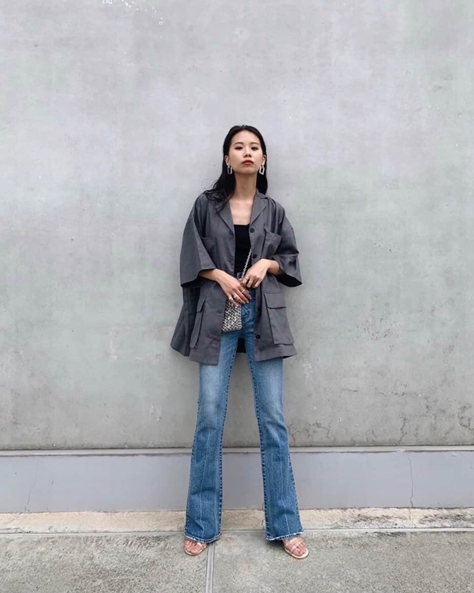 MOUSSY SNAPさんのインスタグラム写真 - (MOUSSY SNAPInstagram)「#MOUSSYSNAP @yunafujiki 167cm KYOTO PORTA STAFF/京都ポルタ店スタッフ ㅤㅤㅤㅤㅤㅤㅤㅤㅤㅤㅤㅤㅤ HALF SLEEVE SAFARI JACKET(010DS330-2410) CUP CAMISOLE(010DS380-0770) #MOUSSYCapsuleCollection #MOUSSY_CC MVS FLARE LONG(010CSA12-140L) #MOUSSYJEANS #MVSJEANS CLEAR METAL SHOULDER BAG(010DST51-2250) VINYL STRAP SANDALS(010DSW52-1390) ㅤㅤㅤㅤㅤㅤㅤㅤㅤㅤㅤㅤㅤ #MOUSSY」7月16日 11時35分 - moussysnap