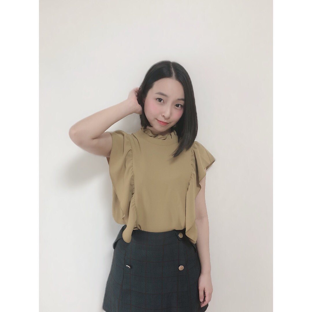 斎藤亜美のインスタグラム：「7月13日月曜日の #テレビ朝日 「こだわりナビ」のオンエアでの衣装です👗  #w_r_k さんのトップスとスカート✨元気なノースリーブだけど、落ち着いた色合いで、ちょっとおとなっぽさもあるかんじ☺️  #こだわりナビ　#衣装  #今日のコーデ  #斎藤亜美」