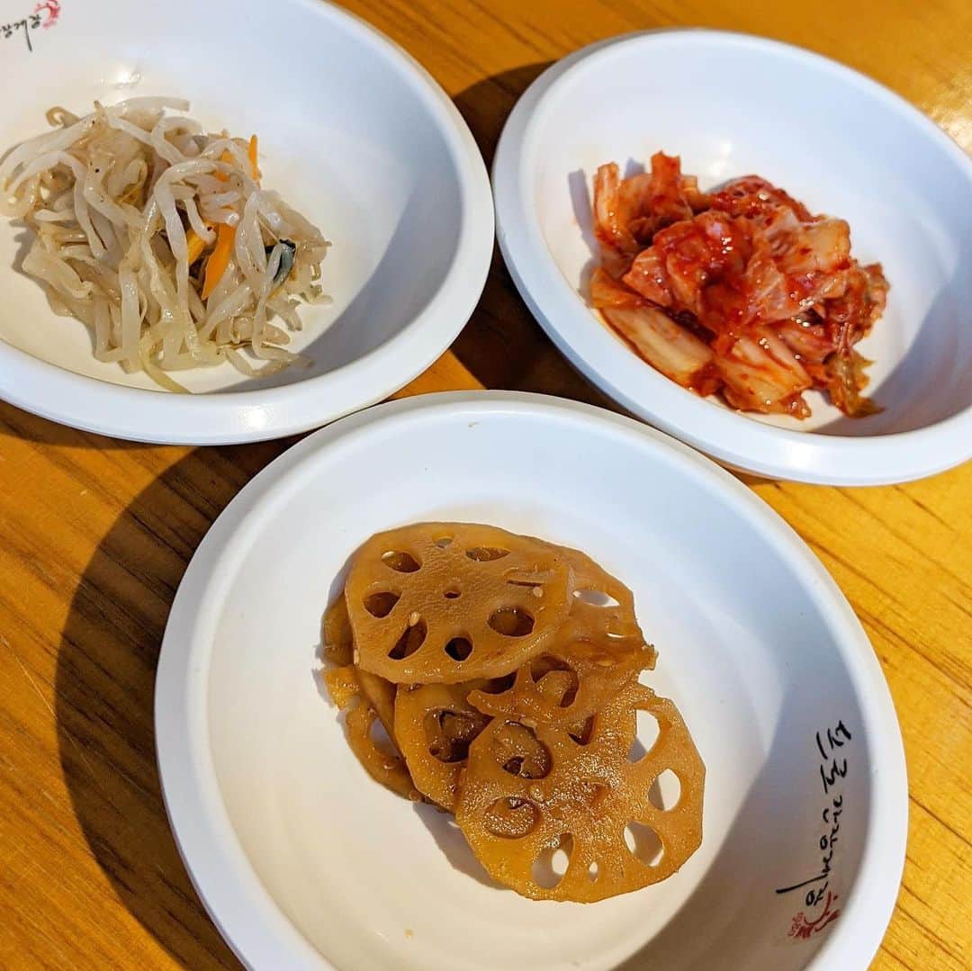 大見さなえさんのインスタグラム写真 - (大見さなえInstagram)「東京でケジャンといえば😍🦀 赤坂『#プロカンジャンケジャン 』 ソウルの人気店が日本に進出(*^^*)  カンジャンケジャンは 生の渡り蟹に秘伝の醤油を漬けたもの🦀 とろりとした甘い蟹身に、蟹味噌が濃厚🥺💓 身もたっぷりでさすが名物の味(*^^*)！ 100匹食べたい🦀🦀🦀🦀  〆は本来なら残った殻の上に白ごはんをいれるんだけど、 ケアルピビンバ(カニ味噌ビビンバ 生）を注文🤤🍚 そこに残った味噌をいれてさらに濃厚にした🥺💓 これがまだ最高！！  他にも甲羅ごと食べられる蟹の揚げ物 ソフトシェル蟹の揚げ物も食べられるよ✨ 贅沢なケジャンを味わいたい方は🙆‍♀️  #ケジャン #カンジャンケジャン  #渡り蟹 #蟹 #生の渡り蟹 #渡り蟹の醤油漬け #게장　#한국요리　#韓国料理 #赤坂グルメ #めぐログ_赤坂 #東京グルメ」7月16日 11時55分 - tabe_megumi