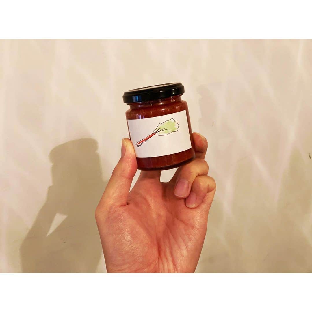 のインスタグラム：「新鮮なルビールバーブでジャムを作りました。 料理にも使えます。  #ルバーブ　#ジャム　#手作り　#rhubarb #red #homemade #朝陽飯　#アサヒ飯　#asahimeshi #japan #japanesecook #cooking #cookingram #sweets #jam」
