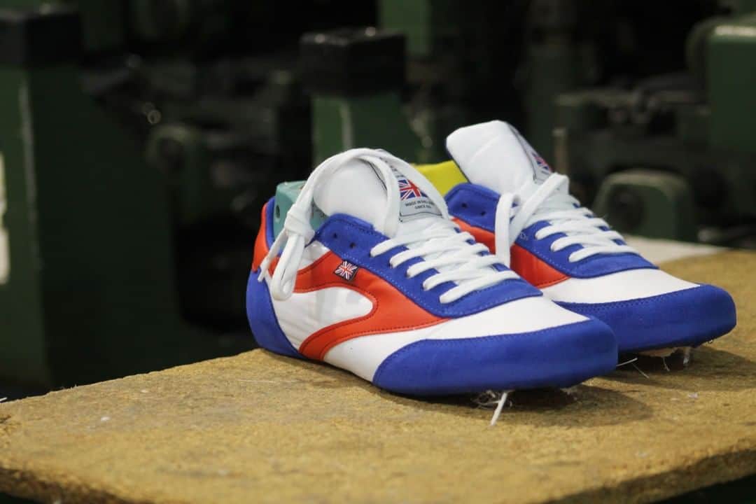 ウォルシュのインスタグラム：「Final sizes remain in our Horwich Blue 💙 . . . #normanwalshuk #normanwalsh #britishmanufacturing #madeinbritain #ukmfg #shoes #footwear #sneakers #mens #mensstyle #mensfashion #sports #sport #athleisure #british #ootd」