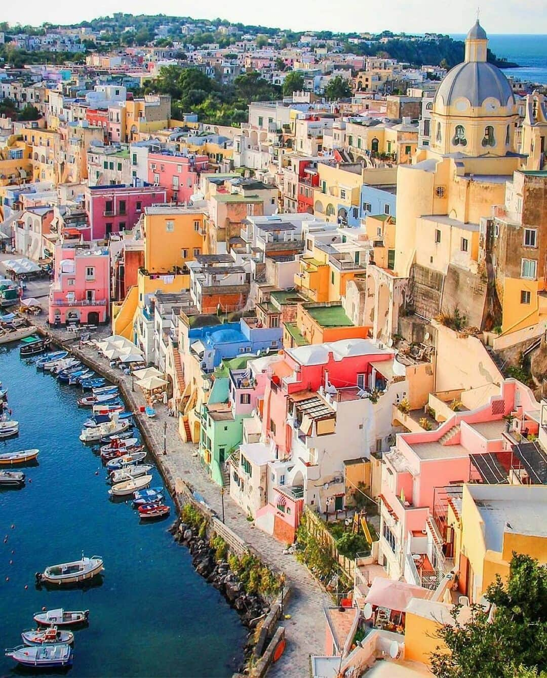 Earth Picsさんのインスタグラム写真 - (Earth PicsInstagram)「Procida, Italy  Photo: @andiamoconnoi_」7月16日 2時59分 - earthpix