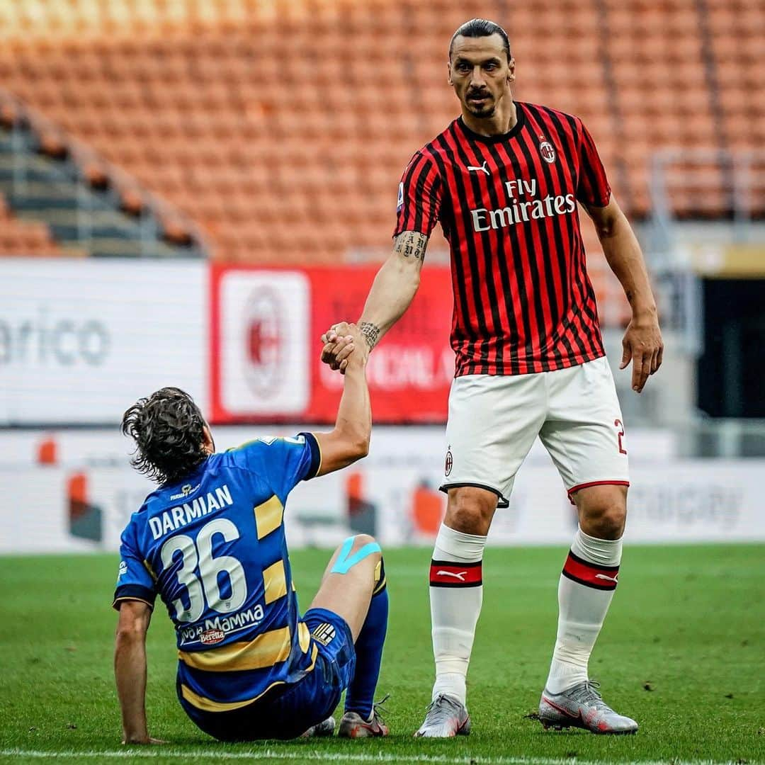 ACミランさんのインスタグラム写真 - (ACミランInstagram)「Fair play 🤝 #MilanParma #SempreMilan」7月16日 3時11分 - acmilan