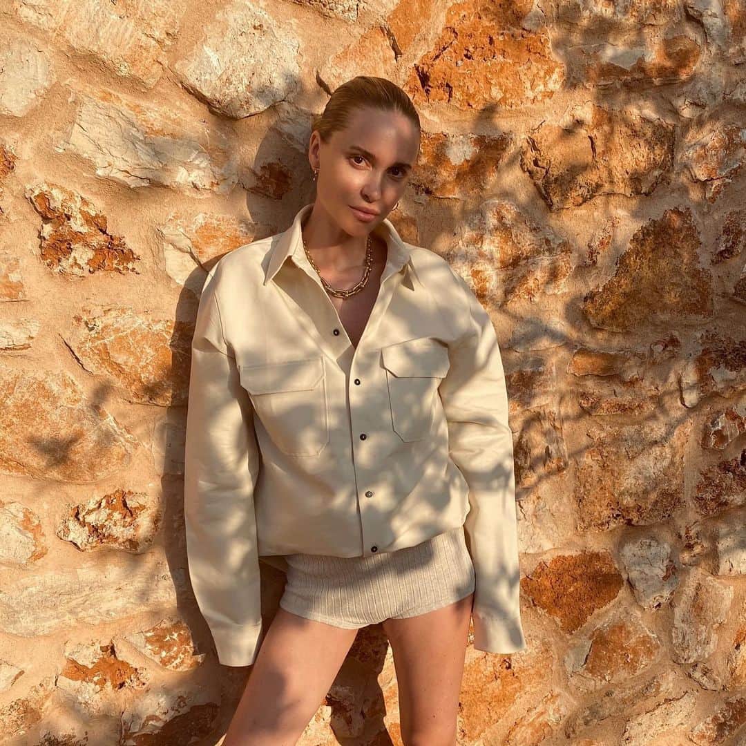 ペニーレ・タイスベックのインスタグラム：「That evening light 🌞」