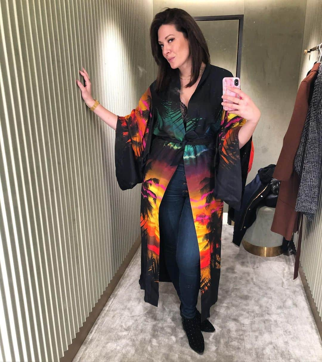 ミッチェル・コリンズさんのインスタグラム写真 - (ミッチェル・コリンズInstagram)「Not buying this Balenciaga robe last December is one of my greatest pandemic regrets. Tied with gaining 9 lbs.」7月16日 3時16分 - michcoll